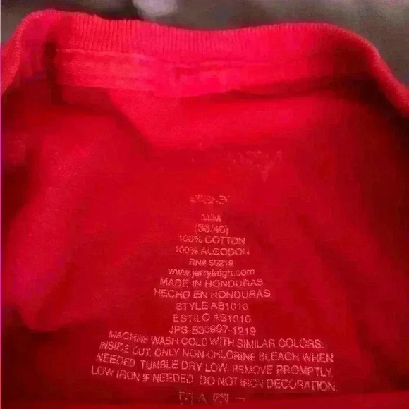 Disney  Dad Mickey Mouse shirt red size medium - Picture 3 of 5